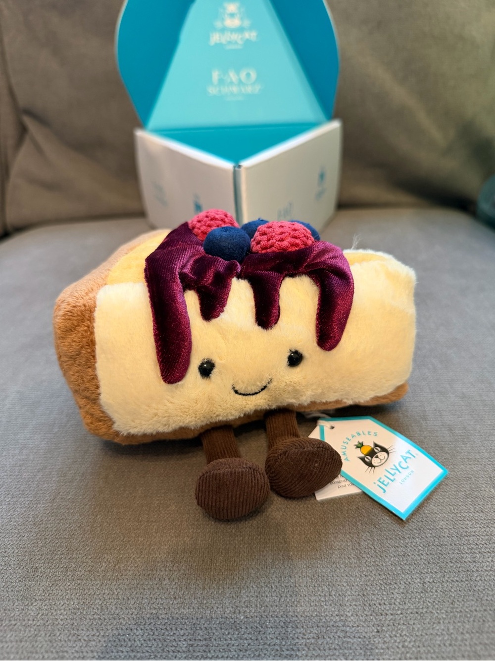 Jellycat NY FAO Schwartz Diner Exclusive Crember Cheesecake, bag, stickers etc!